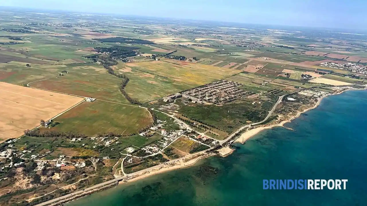 Image from BrindisiReport.it: Parcheggi sulla litoranea: ecco l'avviso rivolto ai proprietari di ter...