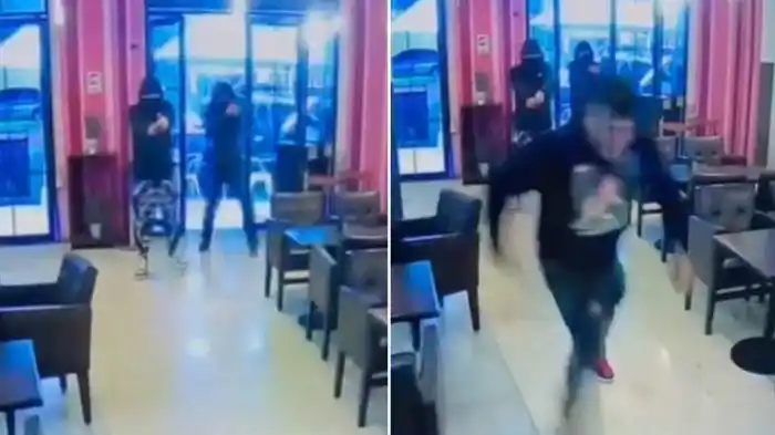 Image from CHV Noticias: 🔴 *VIDEO | Momentos de terror en bar Cosmopolitan: Tres sujetos entra...