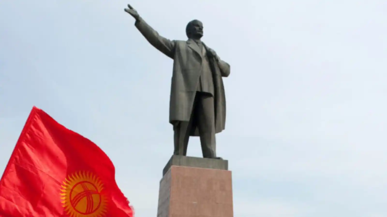 Image from Haber NİDA: Kırgızistan’daki Lenin heykeli kaldırıldı: Rusya bağlılıktan kurtuluyo...