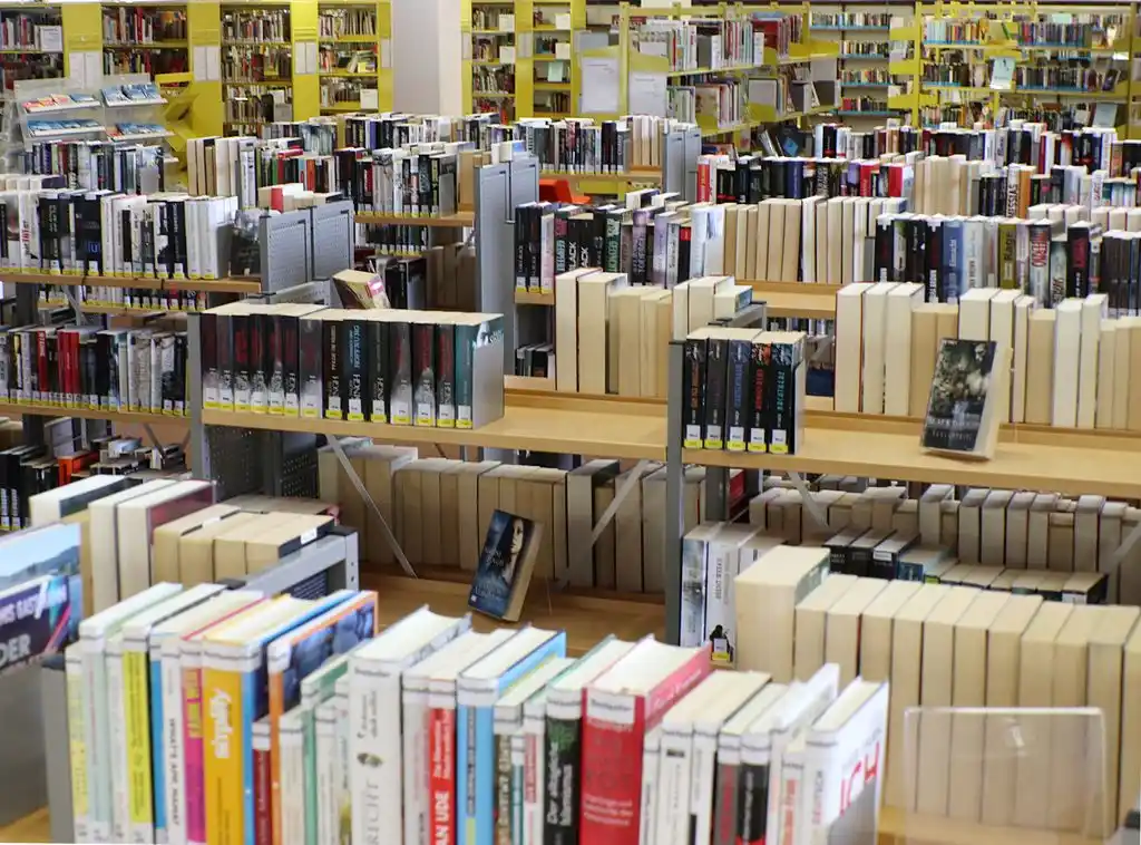Image from Stadt Marl: ☝️📚🪱 Kurze Info an alle Bücherwürmer und Leseratten: Aufgrund eines ...
