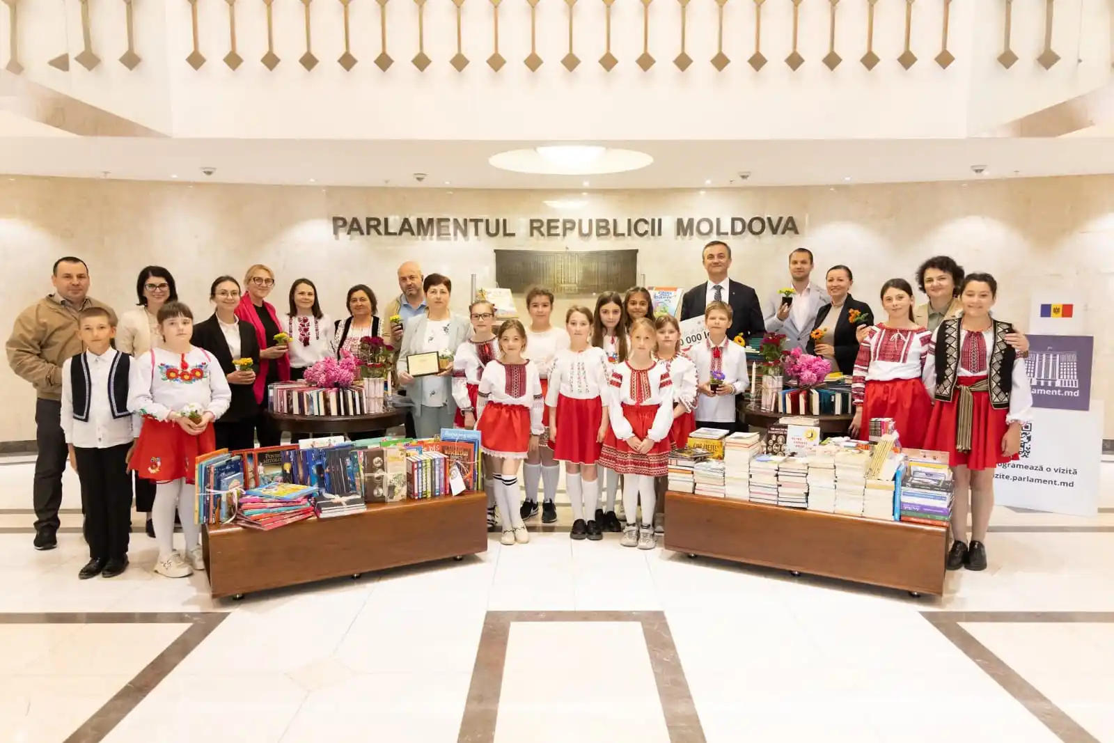 Image from Parlamentul Republicii Moldova: 🎁Printr-un efort comun al deputaților, funcționarilor din Secretariat...