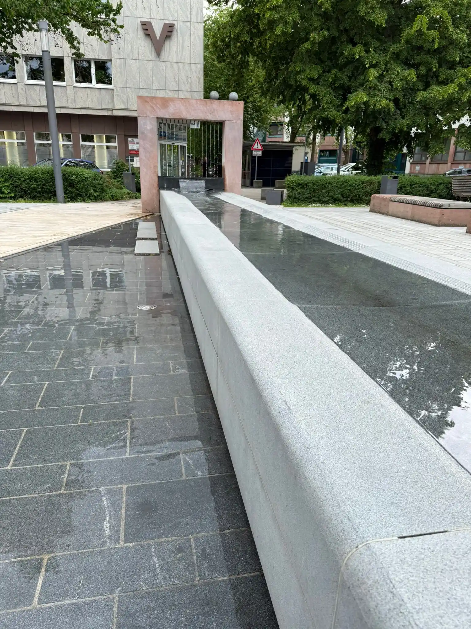 Image from Sickingenstadt Landstuhl - Infos vom Stadtbürgermeister und seinem Team: Wasser Marsch! Die Brunnen am Alten Markt sprudeln wieder! 💧⛲️ Ein p...