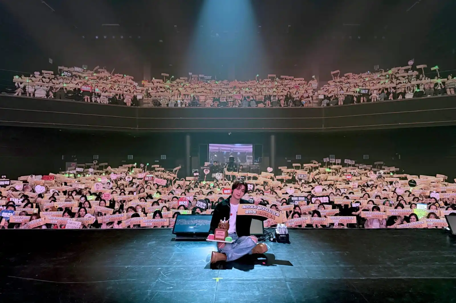 Image from 𝐋𝐄𝐄 𝐇𝐀𝐄𝐂𝐇𝐀𝐍 𝐍𝐂𝐓 𝐀𝐑𝐂𝐇𝐈𝐕𝐄𝐒🐻: 2025 HAECHAN B-day PARTY <37.5% HAECHAN TV> 🎂  <a class="text-blue-50...