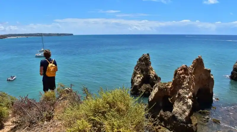 Image from Jornal Algarve Marafado: Algarve secreto: grutas, trilhos selvagens e encantos à beira do abism...
