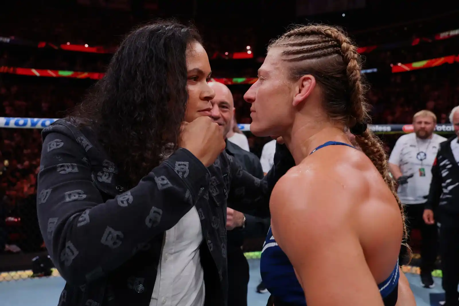 Image from @UFCEspanol: ¿Cinturón y legado en juego? 🤯💥 Kayla Harrison y Amanda Nunes tuvie...