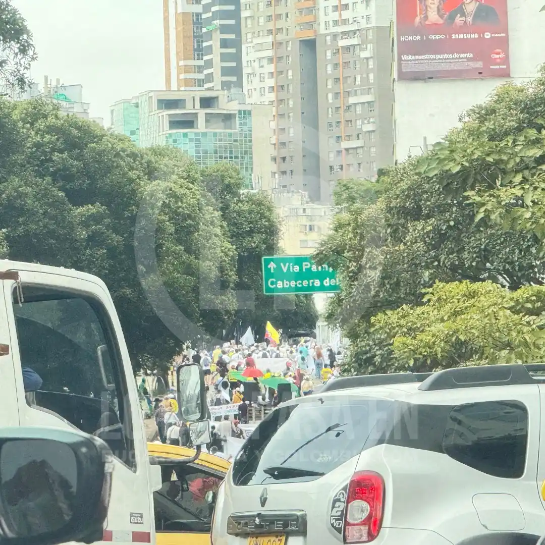 Image from Lo Que Pasa En Colombia: Movilización de profesores en <a class="text-blue-500 hover:underline ...