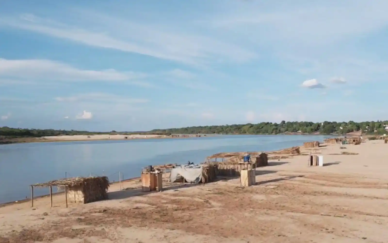 Image from O Popular: 🌅⛺ *Temporada no Araguaia: Veja regras para montagem de ranchos na be...