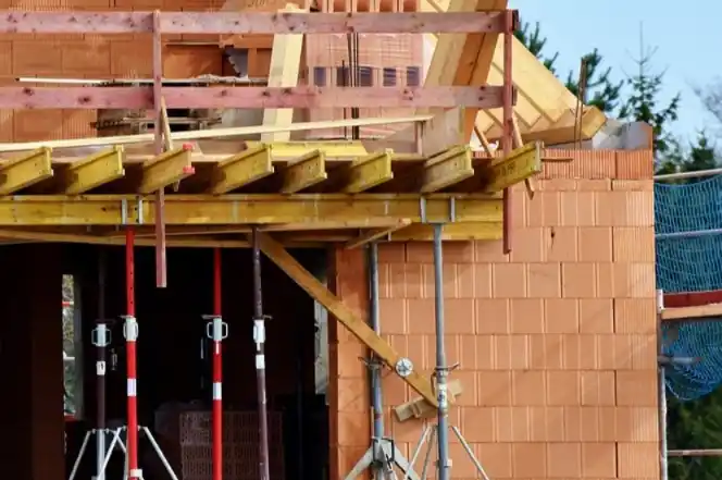 Image from Comunicación Judicial Río Negro: 🏗️ Constructora tardó en levantar la casa: deberá pagarle una indemni...