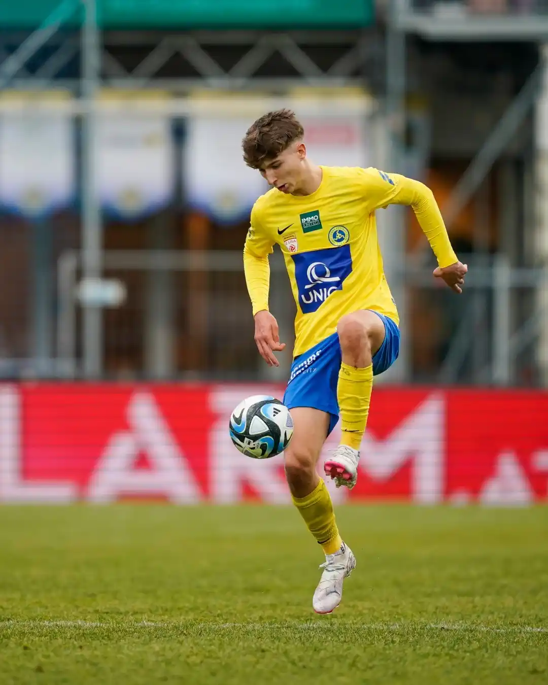 Image from First Vienna FC 1894: Danke, Edin! 💙💛 Edin Huskovic verlässt die Vienna und wechselt zum F...