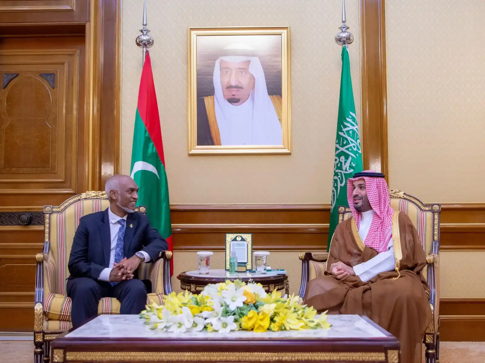 Image from الإخبارية عاجل : ولي العهد يلتقي رئيس المالديف وجرى خلال اللقاء تبادل التهنئة بعيد الأض...