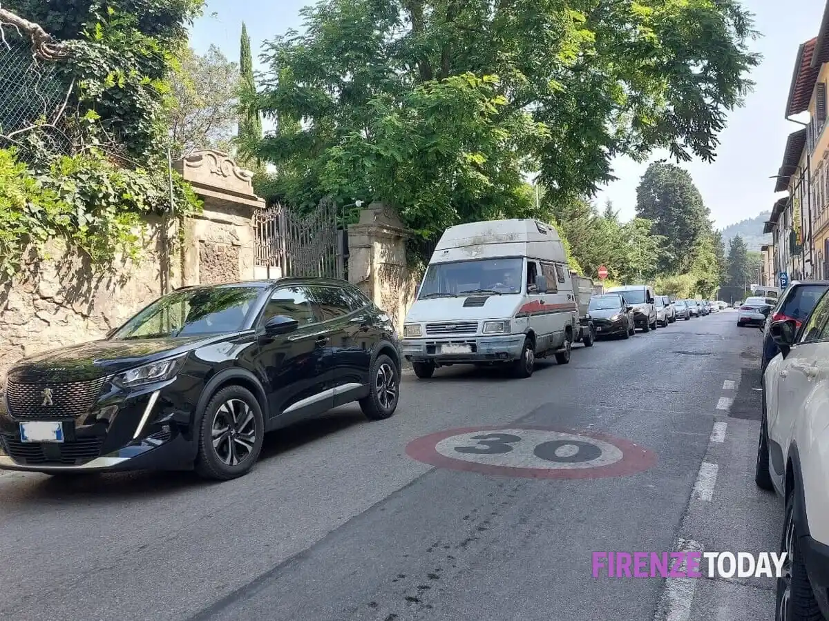 Image from FirenzeToday: Strada chiusa, tutti in coda -->> https://cityne.ws/SqAeD...