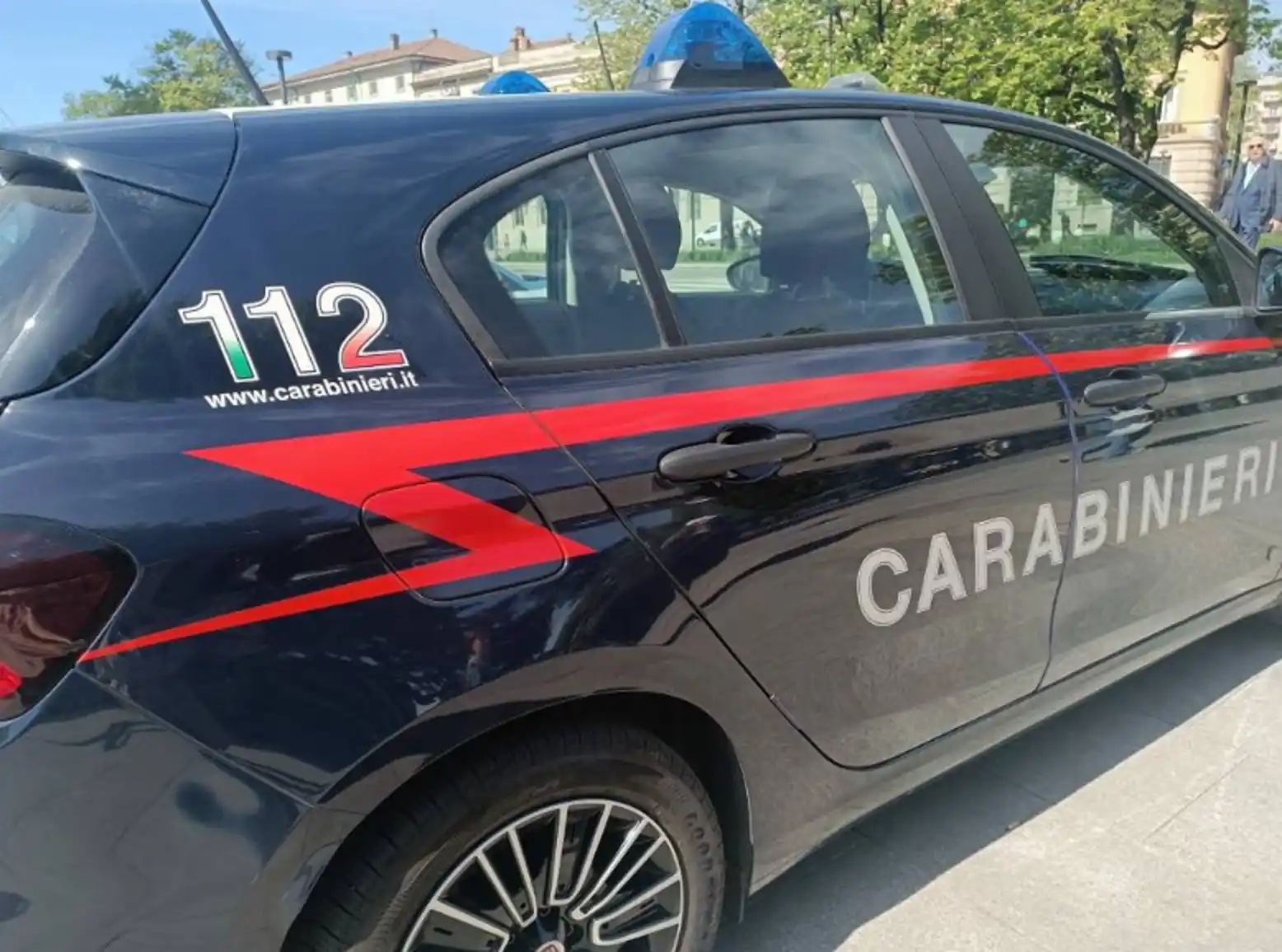 Image from Bergamonews: 👮🏻 *Anziano colto da malore in chiesa, il maresciallo Dragone gli sa...