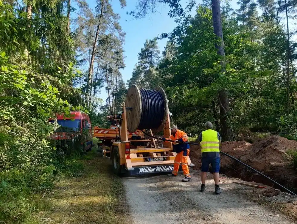 Image from Der Bürgermeister informiert - Aktuelles aus Luhe-Wildenau: Das *neue Stromkabel für unsere Wasserversorgung wird verlegt* . Danke...