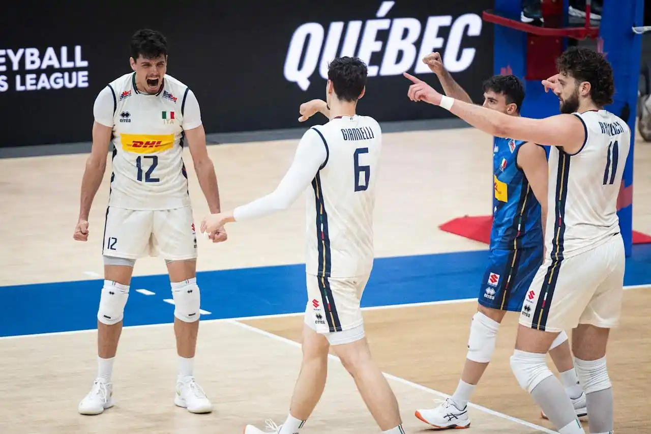 Image from Federazione Italiana Pallavolo: *ESORDIO VINCENTE ✅ PER GLI AZZURRI*❗️ 🔥 In Canada i ragazzi di De Gi...