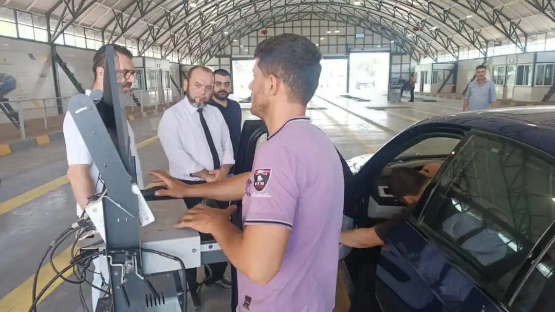 Image from محافظة اللاذقية: جولة تفقدية لمدير نقل اللاذقية مازن قربي في صالات الفحص الفني لمتابعة ...