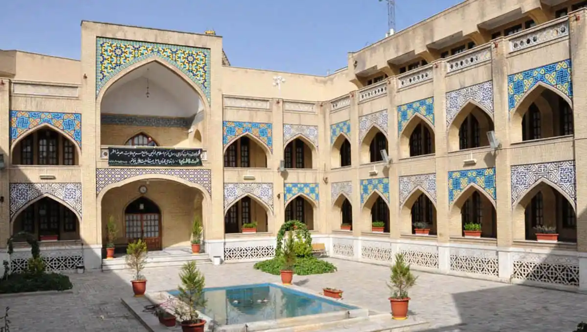 Image from خبر فردا: ♦️کمک ۱۰۰ میلیاردی وزارت نفت دولت رئیسی به مدرسه علمیه غلامرضا قاسمیان...