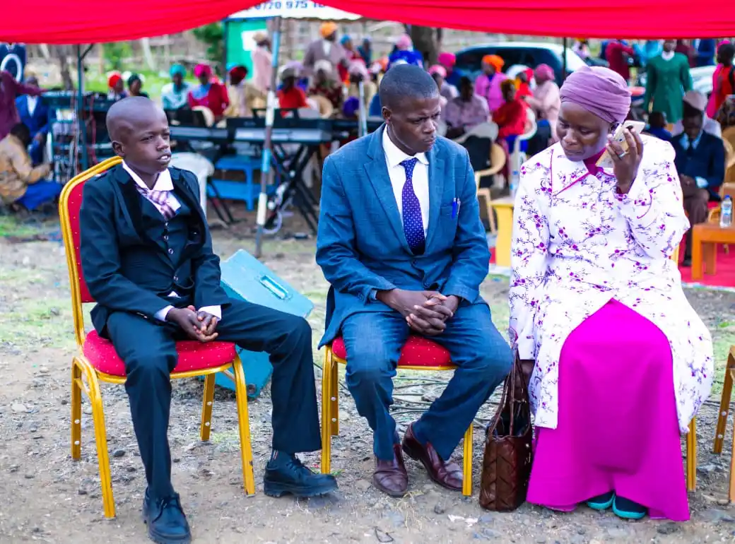 Image from CHAMADO AO ARREPENDIMENTO E SANTIDADE: 📻 *A MÃE DE CLINTON AO VIVO NA RÁDIO JESUS IS LORD E ELE À ESQUERDA.*...