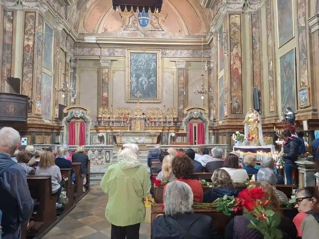 Image from Giaveno Informa: *CHIESA DI SAN ROCCO – BENEDIZIONE DELLE ROSE DI SANTA RITA* 🌹 Quest...