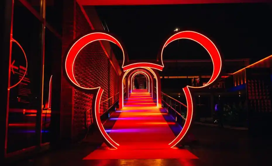 Image from Mundo do Marketing: *Disney repagina Mickey & Amigos para conquistar a Geração Z* _Com foc...