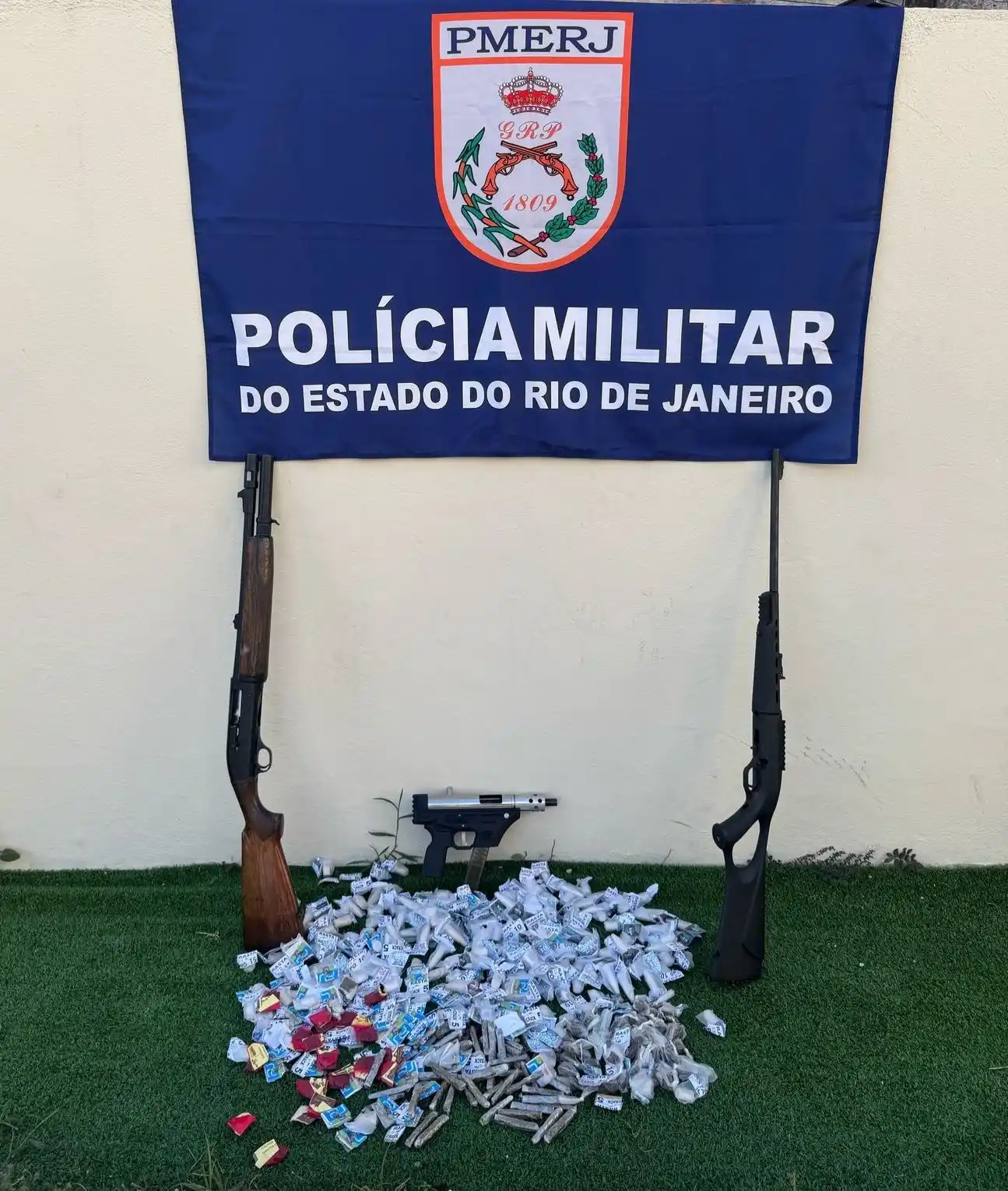 Image from Bruno Assunção : Equipes do 15BPM apreenderam metralhadora, carabina e espingarda, em S...
