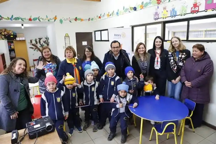 Image from Chillan OnLine: Municipalidad y Rotary Club Marta Colvin fortalecen la educación inici...