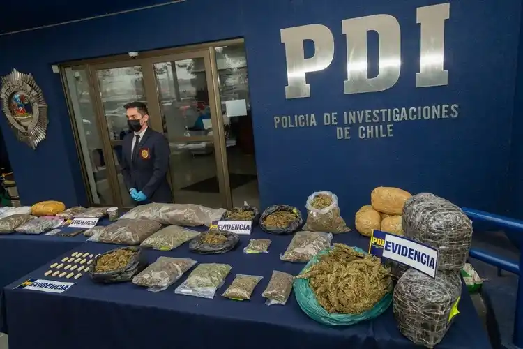 Image from Chillan OnLine: PDI Ñuble detuvo a funcionarios públicos por tráfico de drogas: Debían...