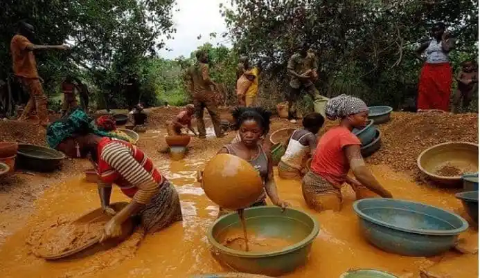 Image from Bamada.net: Suspension des activités d’orpaillage au Mali : le Ministre Amadou Kei...