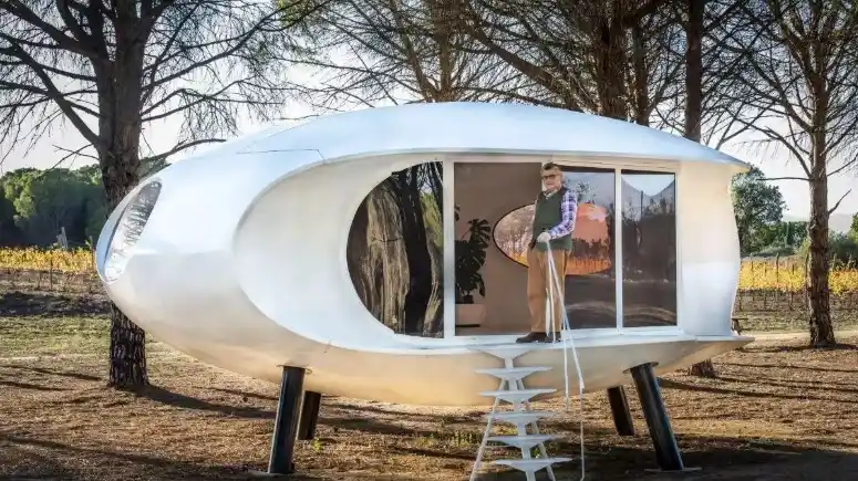 Image from Diari de Girona: *Brad Pitt compra la famosa casa "ovni" de l'Empordà i l'envia a Calif...