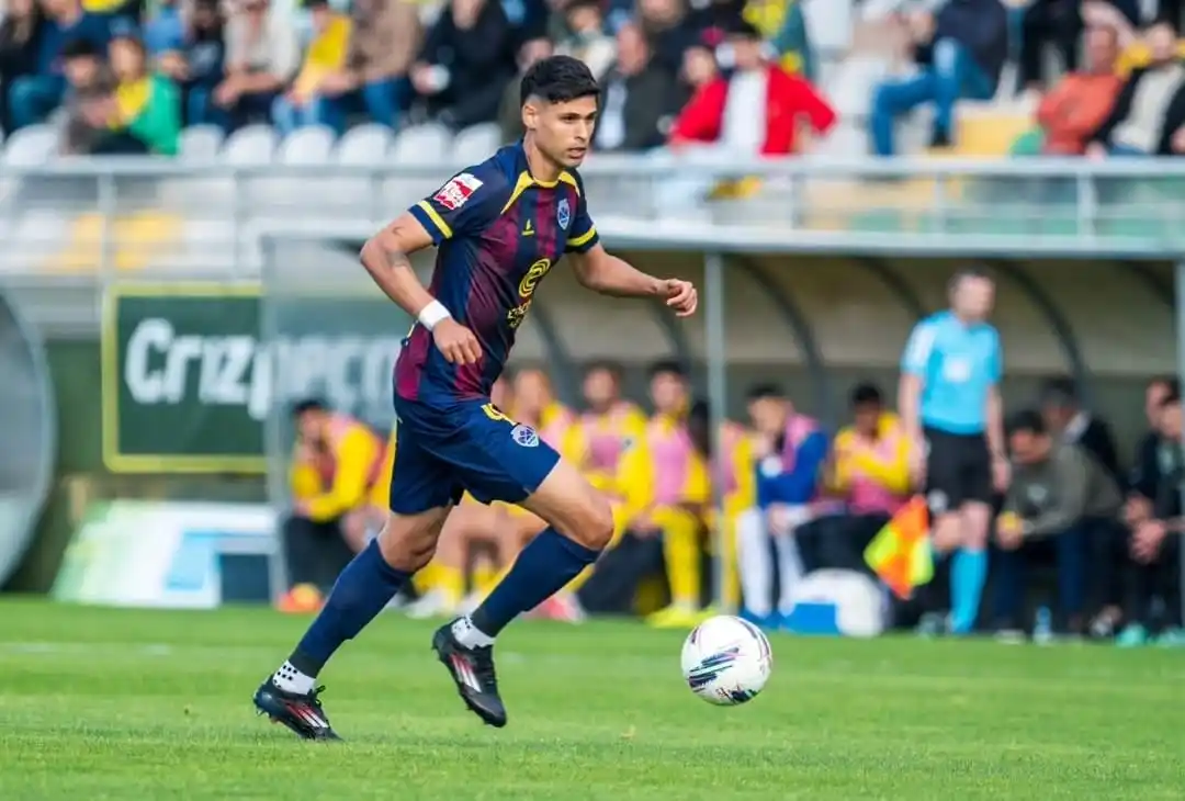 Image from Comunidade Azul-Grená: 📝BRUNO RODRIGUES FICA MAIS TRÊS ÉPOCAS NO GD CHAVES! Defesa renova c...