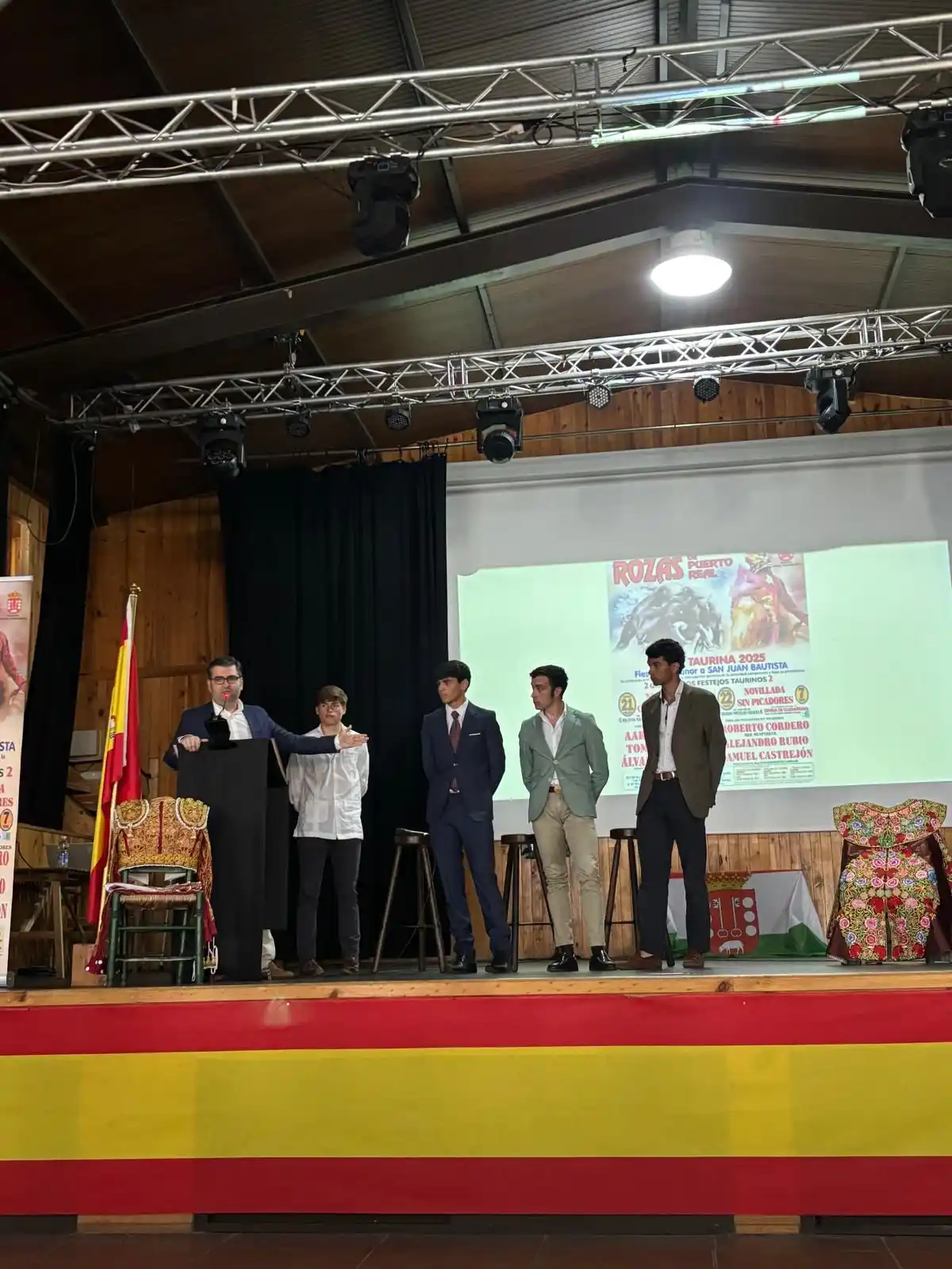 Image from Todos a los Toros: 🎉 El sábado presenté la feria taurina de *Rozas de Puerto Real*, una ...