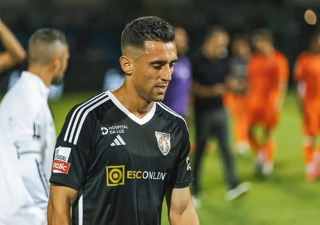 Image from Comunidade Azul-Grená: ❌ GD Chaves terá falhado contratação de Tiago Dias Lateral esquerdo d...