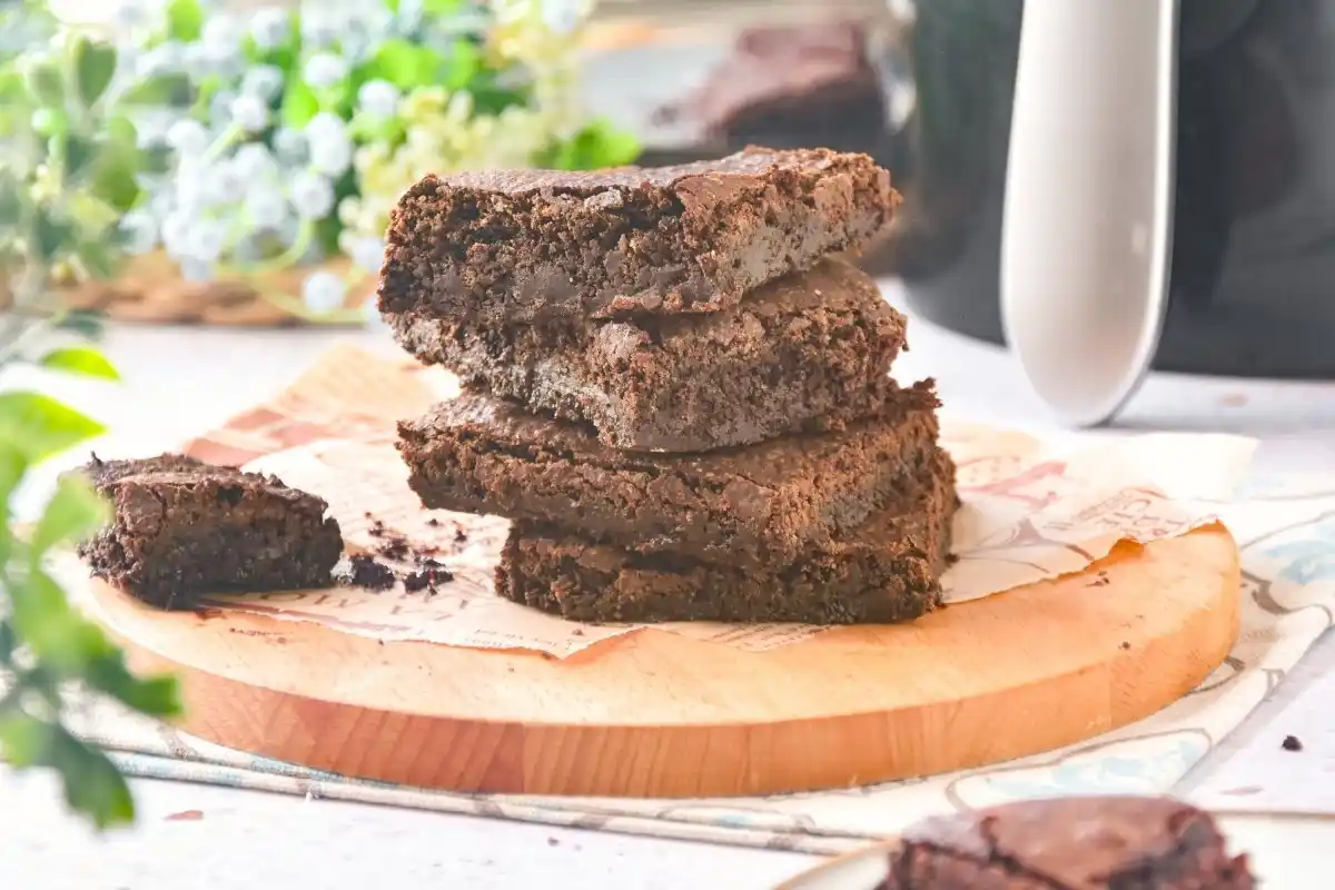 Image from Bon Viveur: 🍫 Hoy te enseñamos cómo preparar un brownie delicioso… ¡En freidora d...