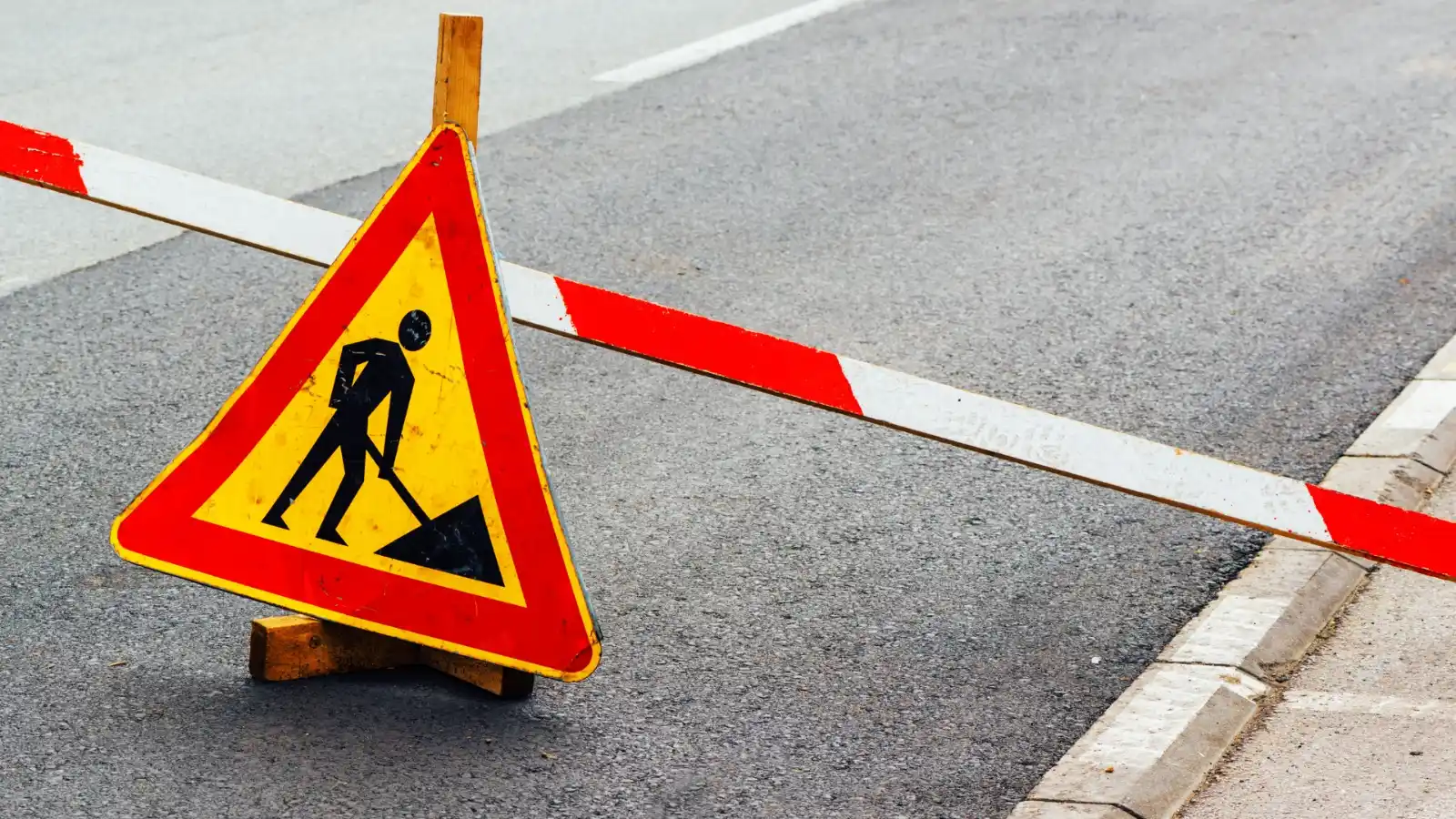 Image from Luceverde Infomobilità Roma: 🚧 *Info* | *lavori | chiusura**   🔴 Lavori notturni in Via Tuscolana...
