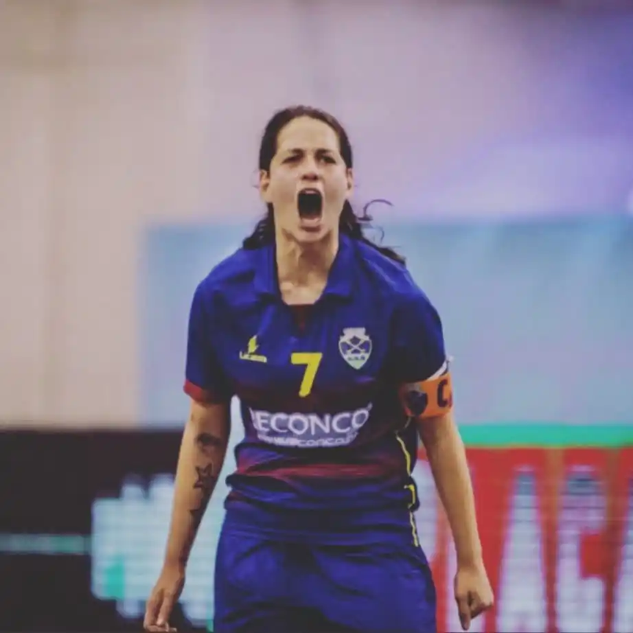 Image from Comunidade Azul-Grená: 🏆KAKÁ É CAMPEÃ NACIONAL DE FUTSAL FEMININO! A jogadora transmontana...