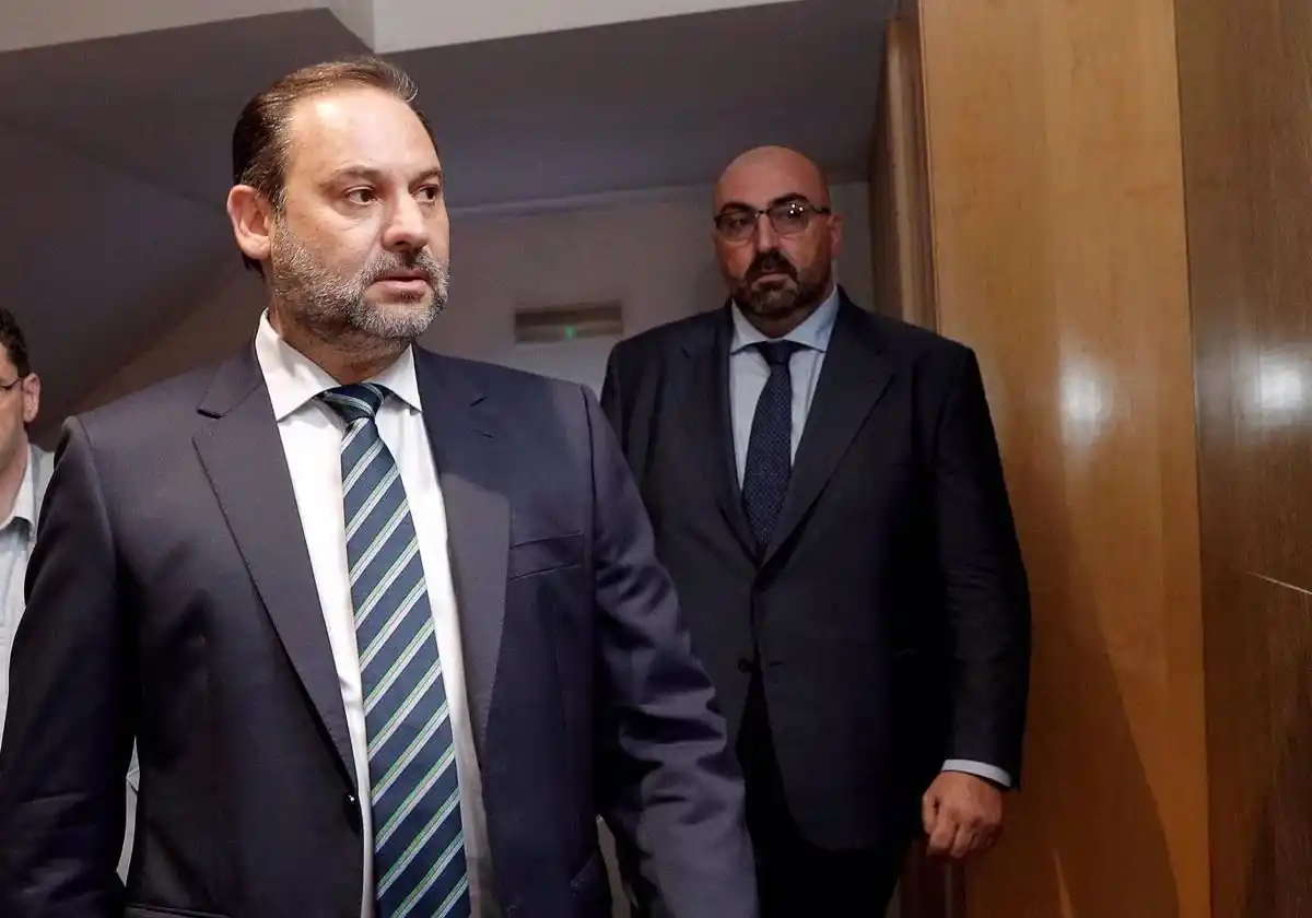 Image from LA VERDAD: *La UCO apunta a que Ábalos habría cobrado 550.000 euros en mordidas p...
