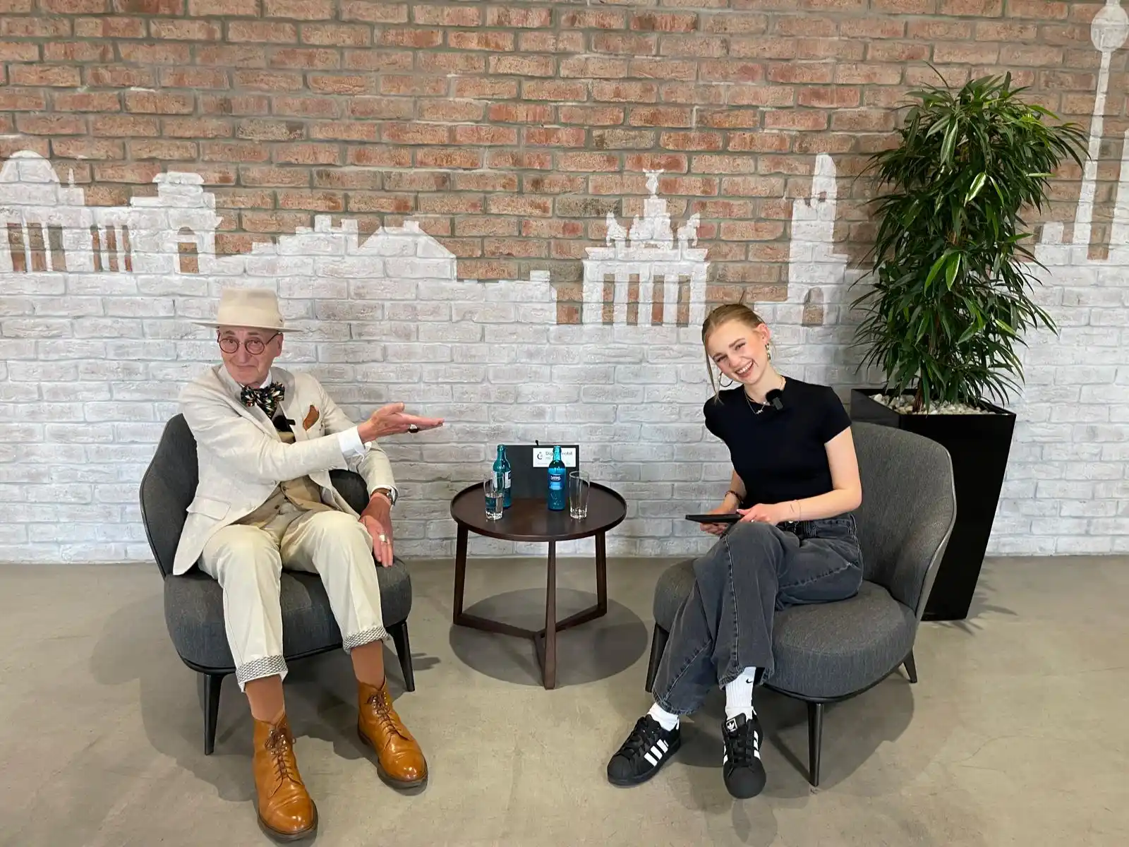 Image from Digital mobil im Alter: 📸 *Behind the Scenes* Heute fanden im Telefónica BASECAMP die *Dreh...