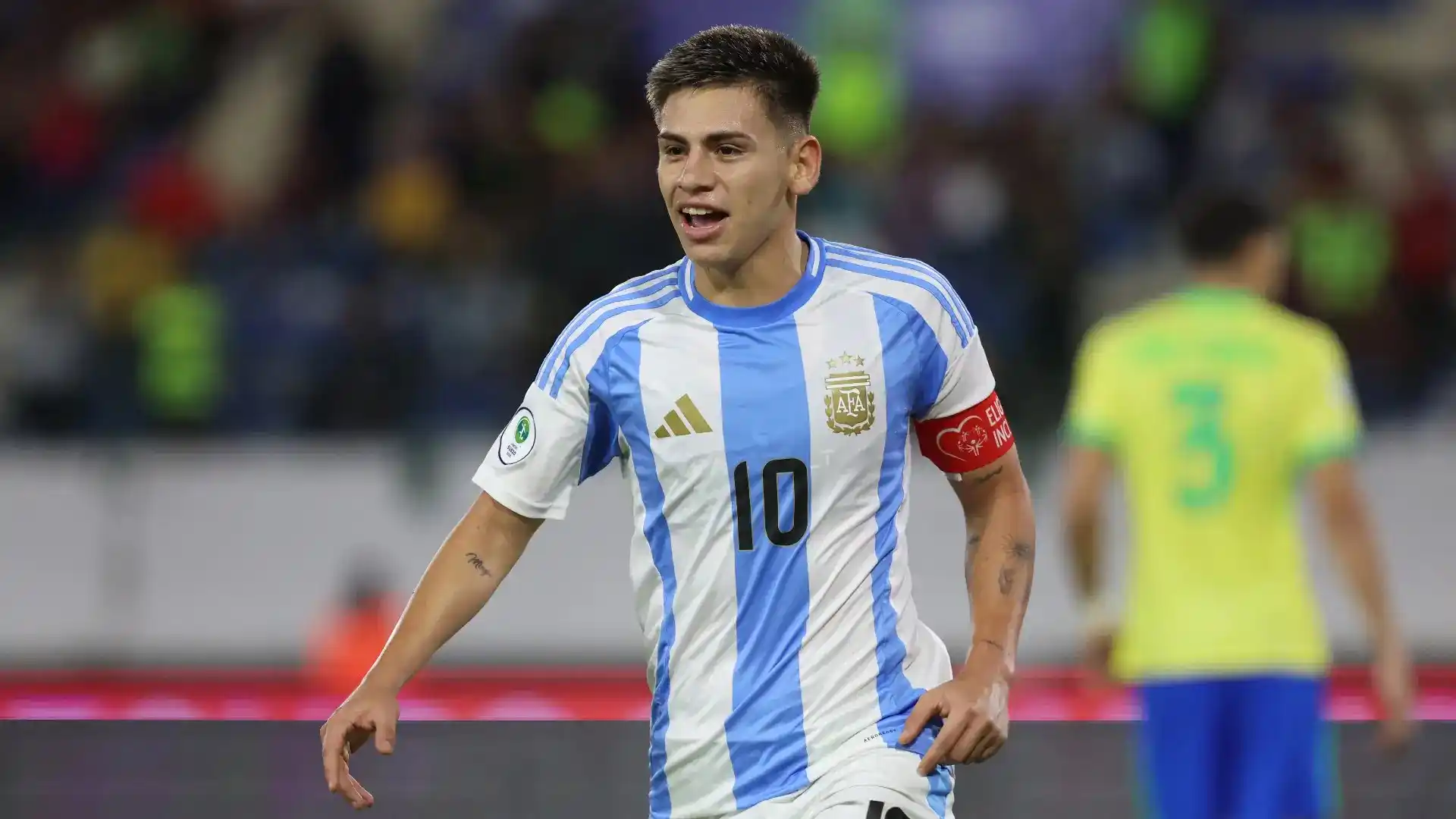 Image from OMG Sports Updates: 🔵 EXCL: Olympique Lyonnais have agreed deal to sign Claudio Echeverri...