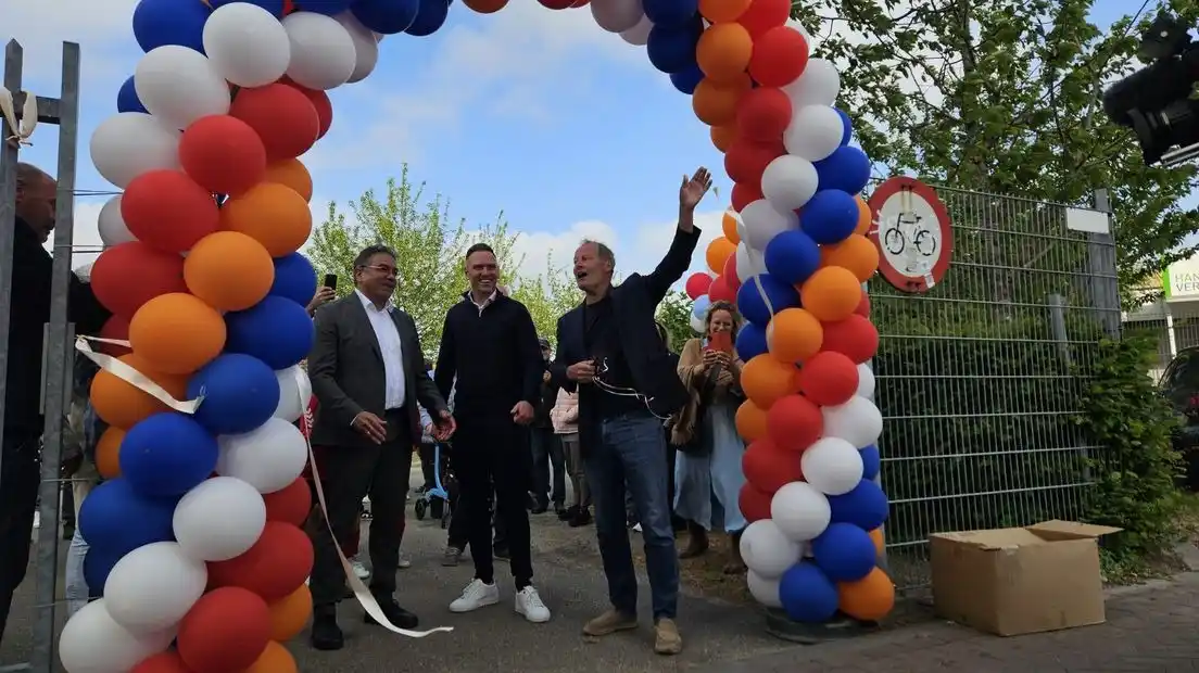 Image from Omroep Zeeland: Goedemorgen, Danny Blind opende nieuwe kunstgrasvelden in Vlissingen e...