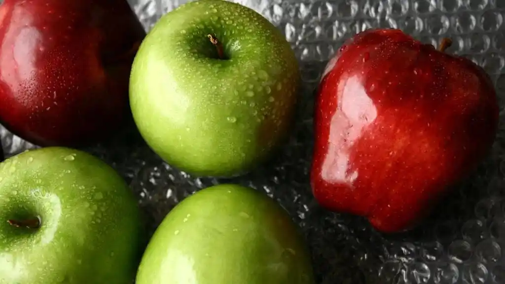 Image from Informant Online: Health Benefits Of Eating Apples https://informantonline.com.ng/202...