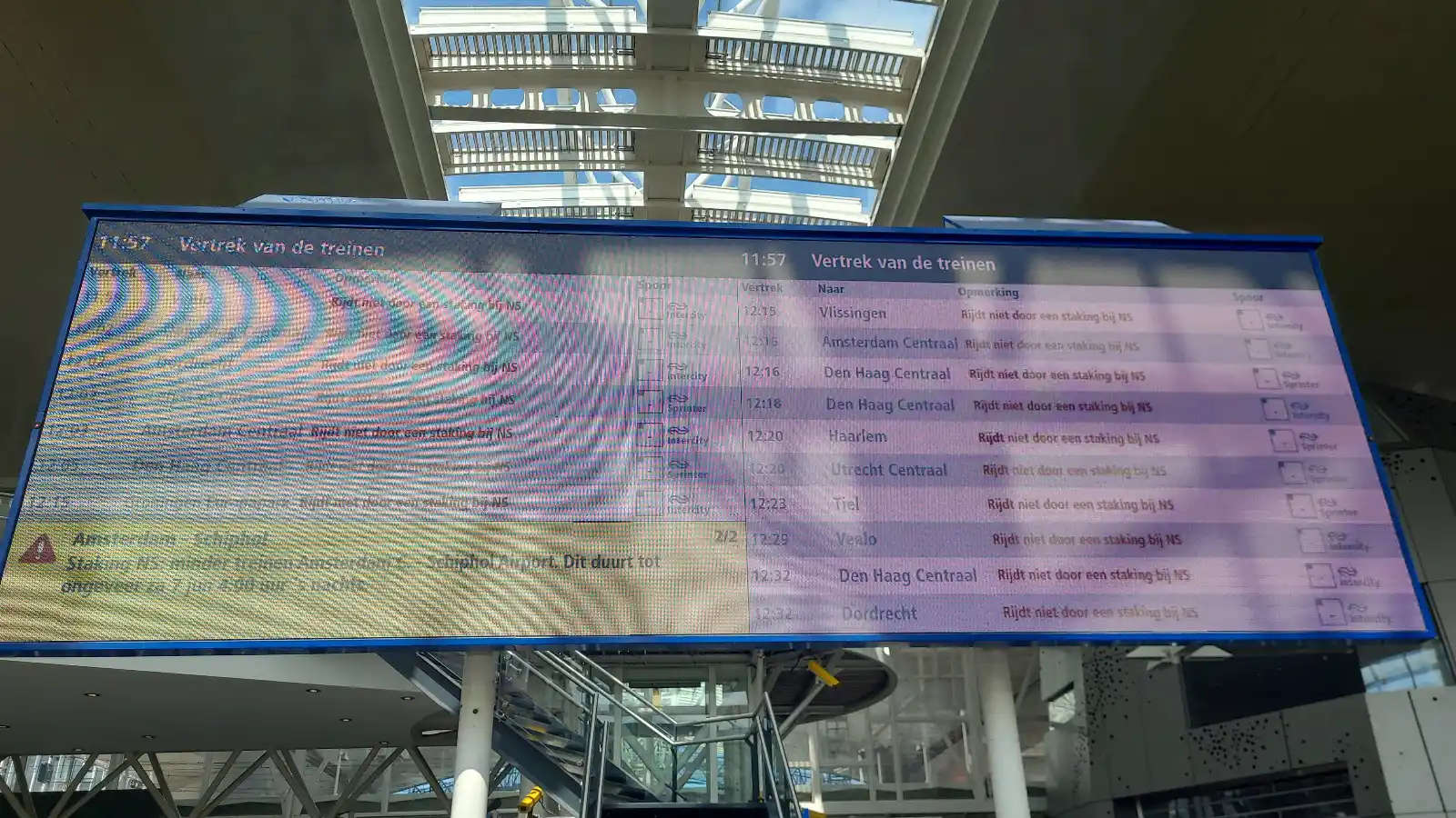Image from Doorbraak.eu: Het is stil op station Leiden Centraal, en op andere NS-stations. De N...
