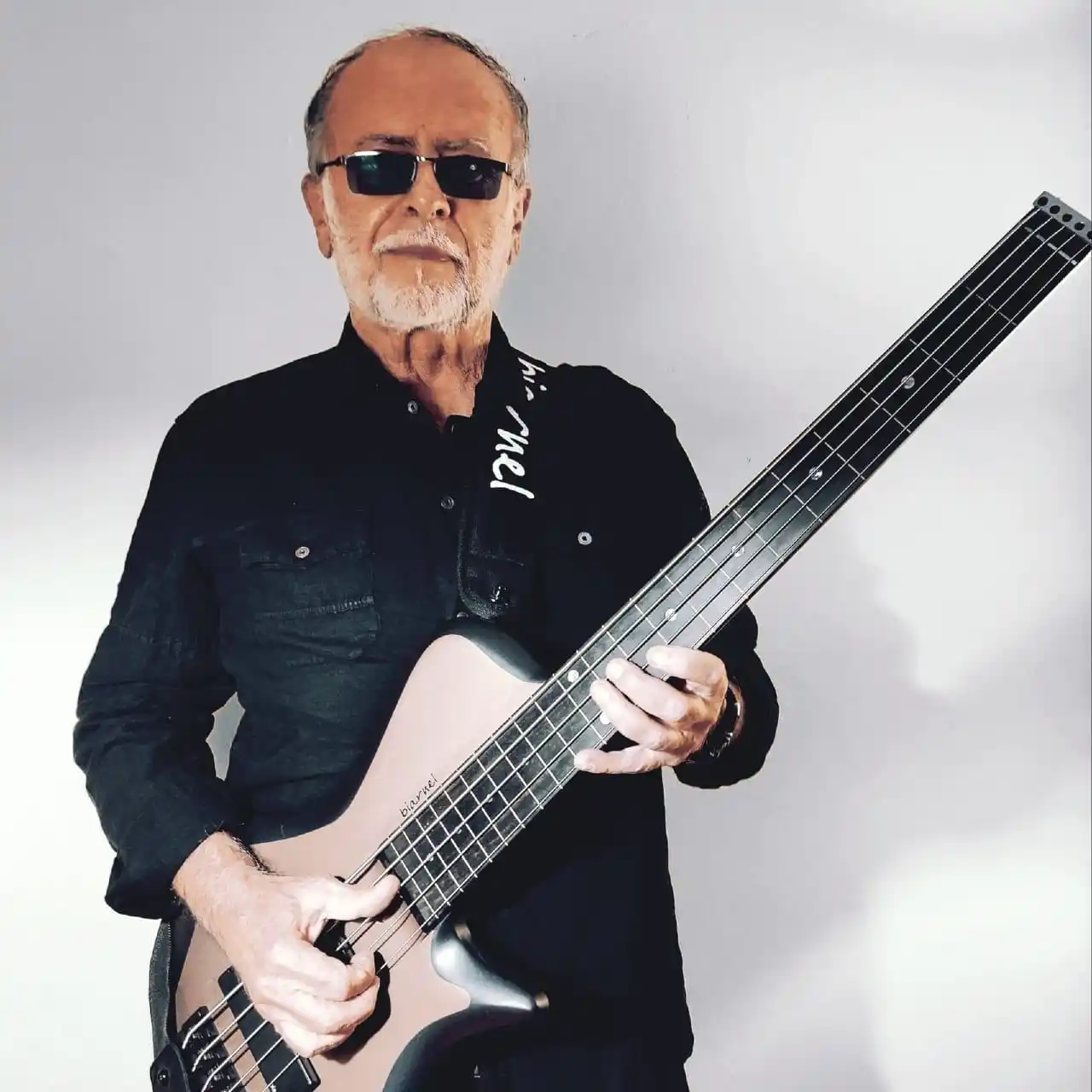 Image from Universo Rock & Metal: [ <a class="text-blue-500 hover:underline cursor-pointer" href="/hasht...