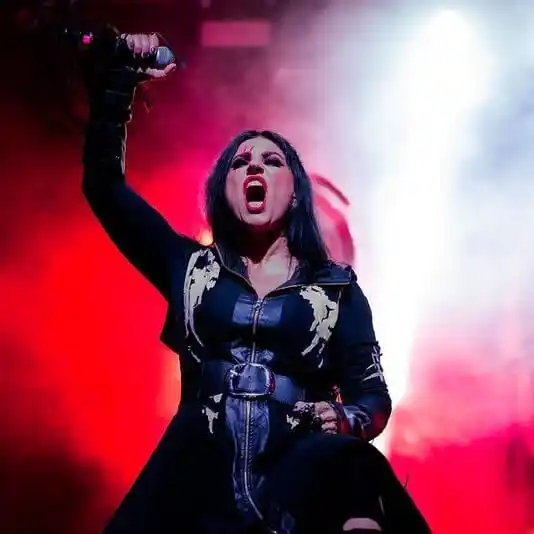 Image from Universo Rock & Metal: [ <a class="text-blue-500 hover:underline cursor-pointer" href="/hasht...