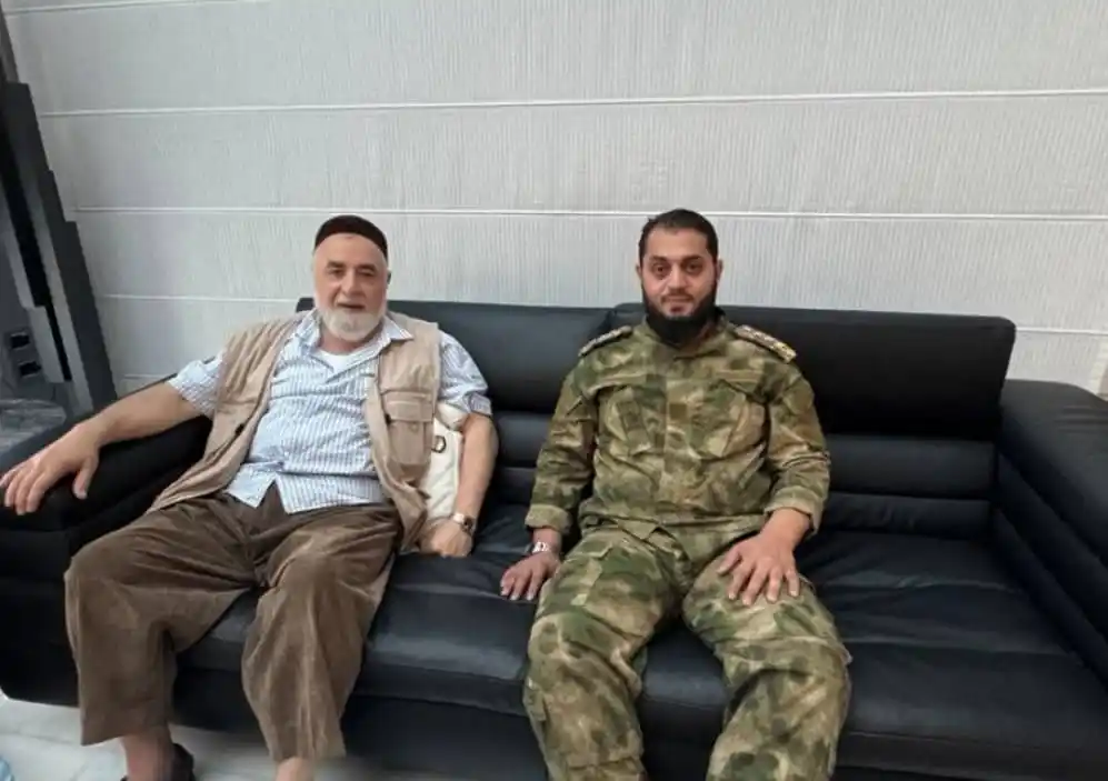 Image from الإخبارية صوت الشعب: زيارة الشيخ ابو بصير الطرطوسي للعميد منير الشيخ قائد الفرقة 56 مرجعية ...