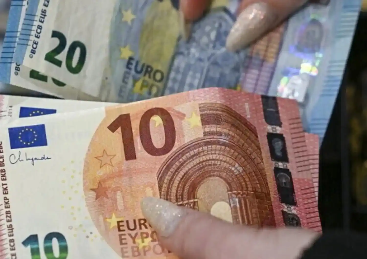 Image from Agi - Agenzia Italia: 💶 *In arrivo la 14esima mensilità. Ecco a chi spetta e come si calcol...