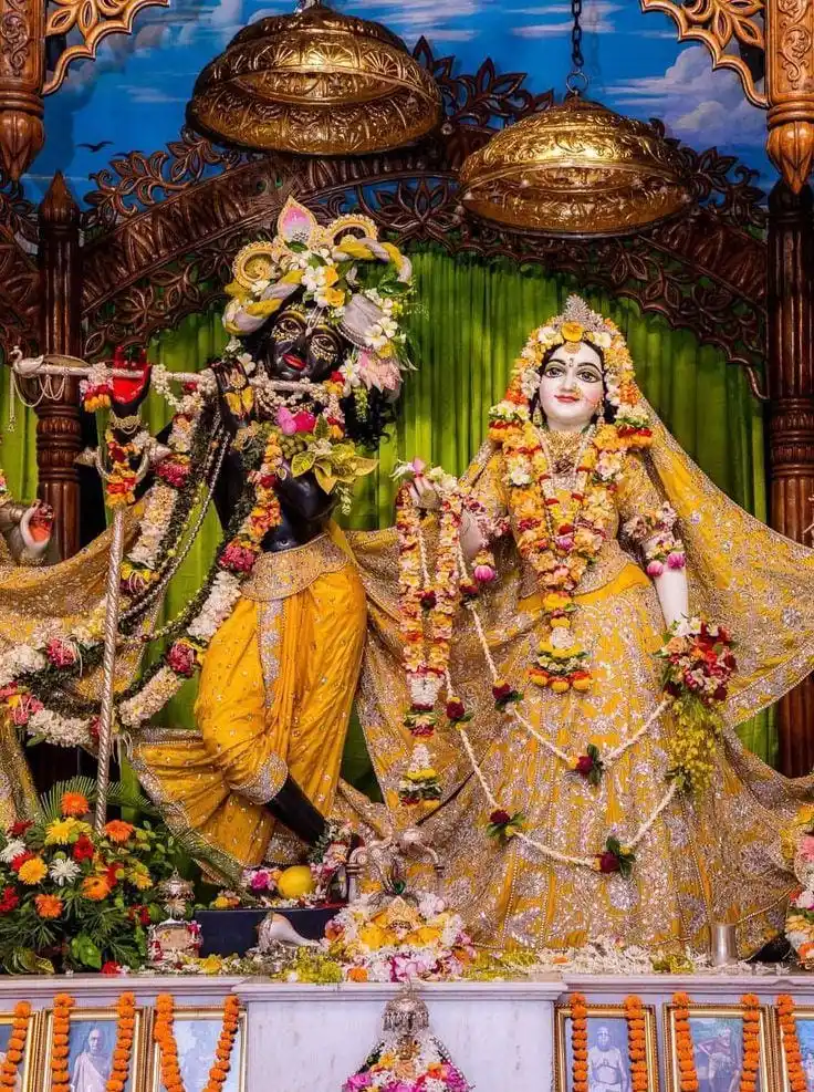 Image from Dev Katha (devkatha.com): किये पठायें को जाय द्वारिका, अर ल्यावे कौनो करसें। चंद्रसखी राधा के अँ...
