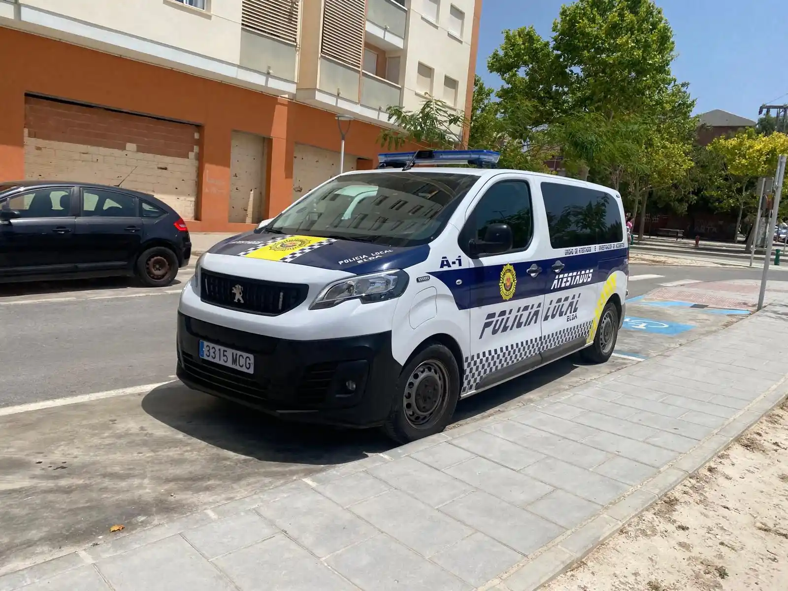 Image from Ayuntamiento de Elda : 🛵 La Policía Local de Elda sanciona a los conductores de tres ciclomo...