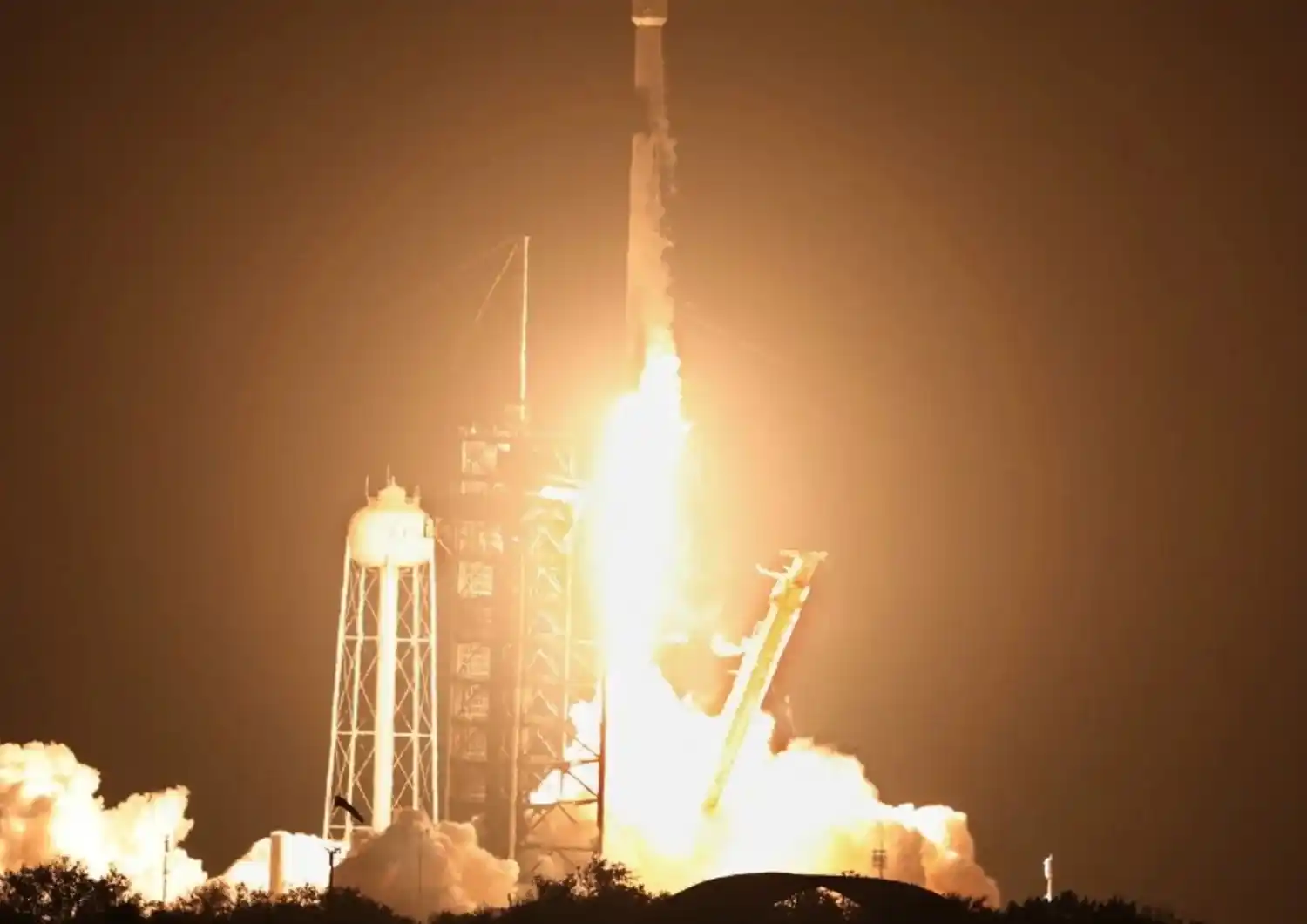 Image from Agi - Agenzia Italia: 🚀🧑‍🚀 *Le conseguenze della lite Trump-Musk sulla corsa allo spazio*...
