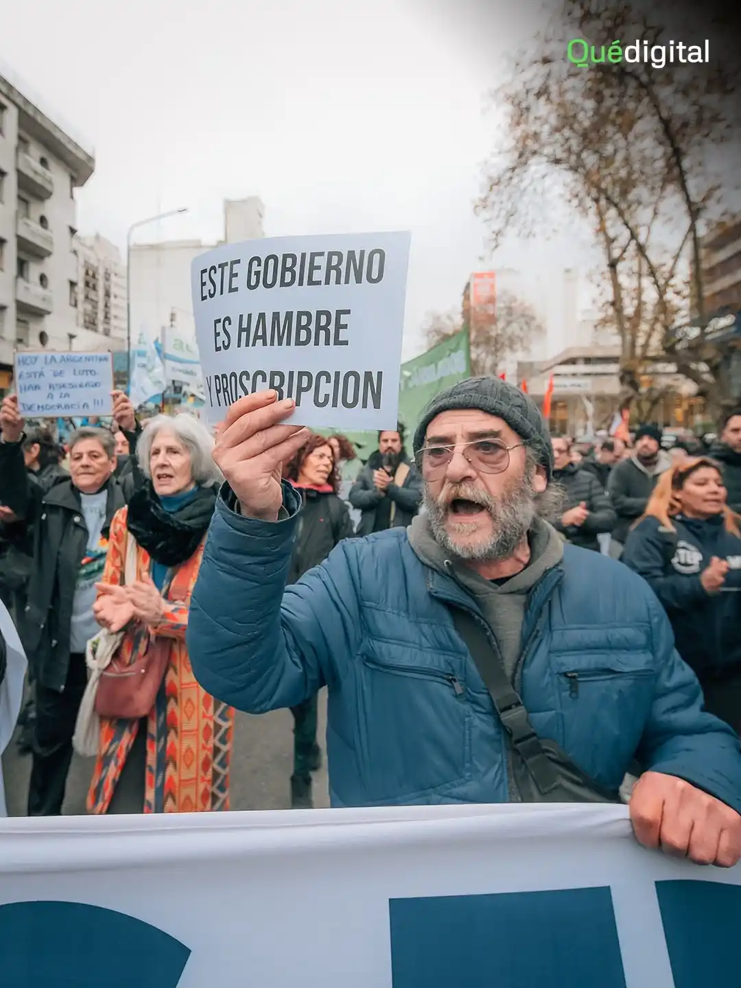 Image from Qué digital: 📣 *MAR DEL PLATA | La marcha de los jubilados tuvo a gremios y estudi...