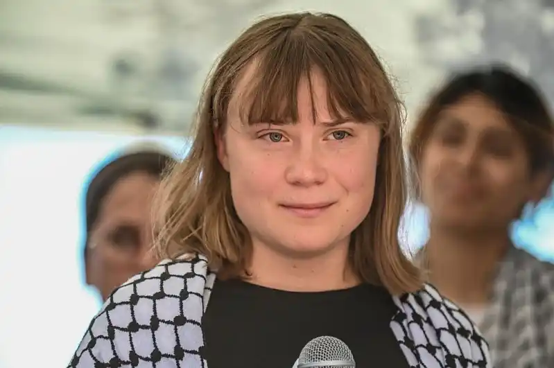 Image from Diario Cristiano Internacional: *OPINIÓN* | *Greta Thunberg: del clima al caos, con escala en la fama*...
