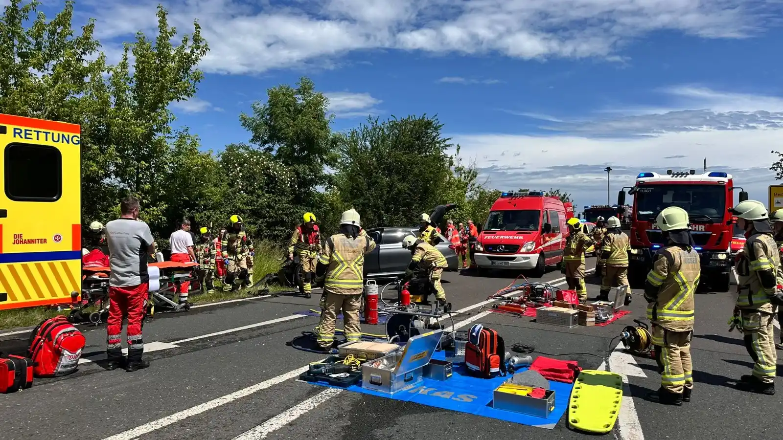 Image from Förderverein der Ortsfeuerwehr Nossen e.V.: Schwerer Unfall an Autobahnabfahrt Einsatz Nr.: 61 Datum: 01.06.2025 ...